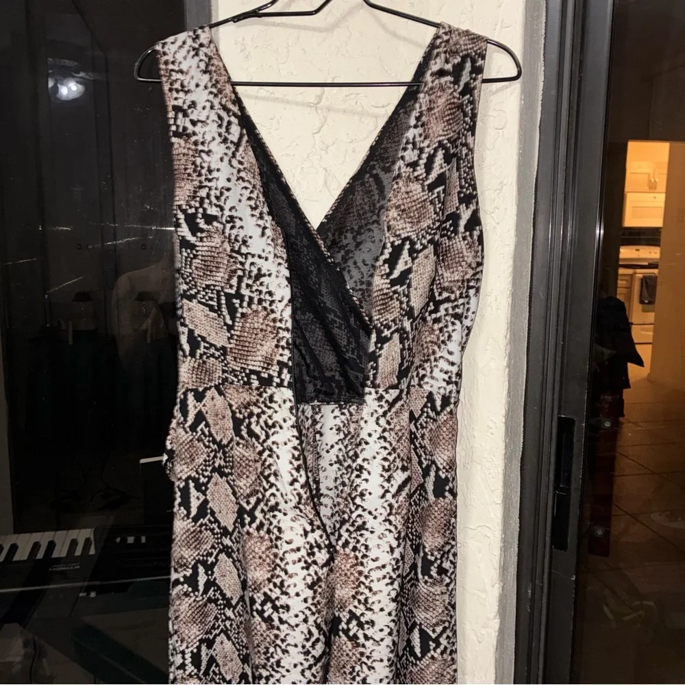Sleeveless Snake-Print Overalls / Jumpsuit - snake 🐍 skin print With pockets - Picture 7 of 7